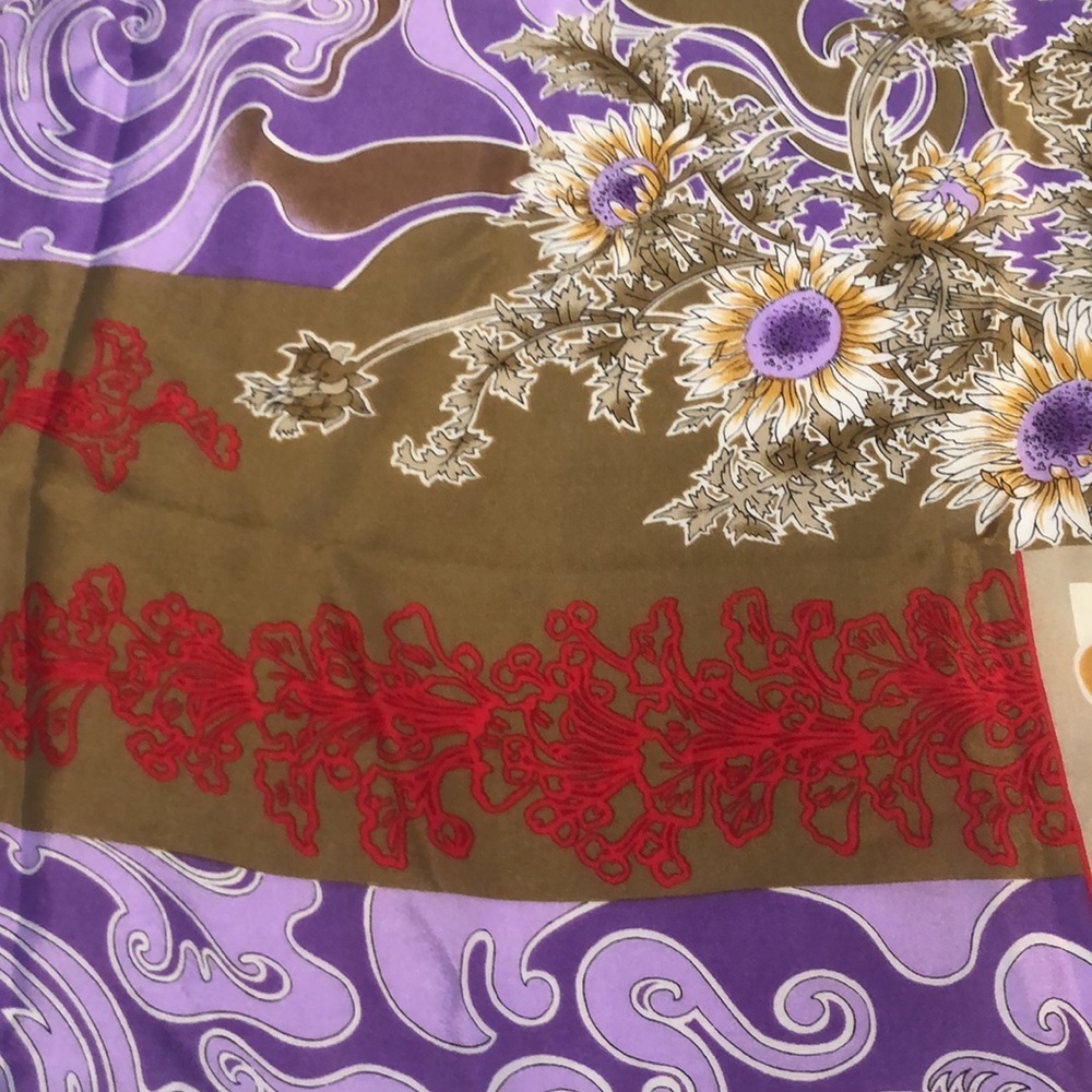 Stunning Oscar de la Renta Square Silk Scarf, Shawl. Rare find - Picture 7 of 16